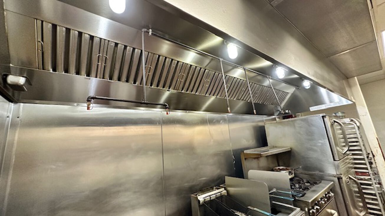 Fully equipped, second generation Restaurant for Sale in Houston