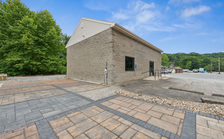 Pictures of Retail, Office, Industrial property located at 2704 Lincoln Way, White Oak, PA 15131 for sales - image #1