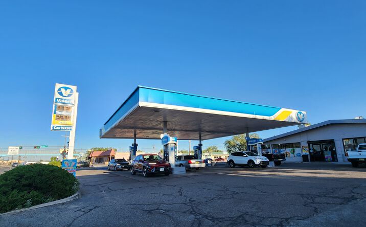 Pictures of Retail property located at 1620 Carlisle Blvd SE, Albuquerque, NM 87108 for sales - image #1