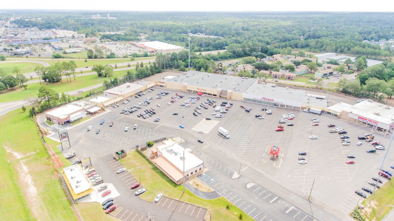 Pictures of Retail property located at 4400 Hardy St, Hattiesburg, MS 39402 for sales - image #1