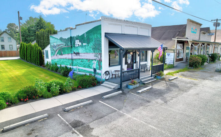 Pictures of Mixed Use property located at 1415 Pioneer Hwy, Stanwood, WA 98292 for sales - image #1