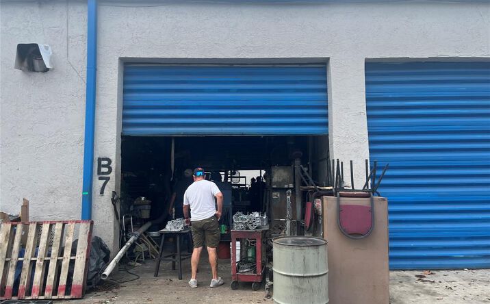 Pictures of Retail property located at 4711 Bay 7 W Bay 7 Hallandale Beach Boulevard, Hollywood, FL 33023 for sales - image #1