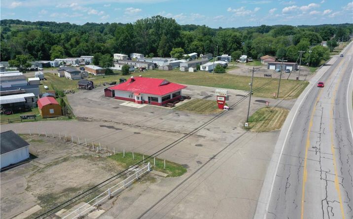 Pictures of Retail property located at 5945 Frazeysburg Road, Nashport, OH 43830 for sales - image #1