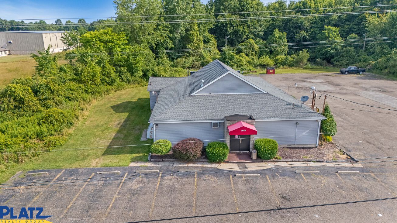 Pictures of Retail property located at 4040 McCartney Rd, Lowellville, OH 44436 for sales - image #1