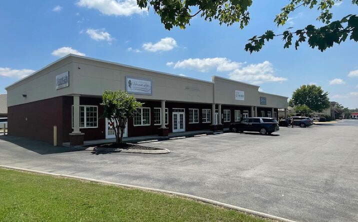 Pictures of Mixed Use property located at 7633 E Brainerd Rd, Chattanooga, TN 37421 for sales - image #1