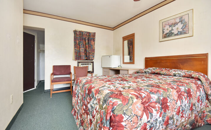 Pictures of Hospitality, Multifamily, Senior Living property located at 1028 Ridgewood Ave, Daytona Beach, FL 32117 for sales - image #1