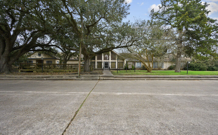 Pictures of Senior Living property located at 418 N Rusk St, Wharton, TX 77488 for sales - image #1