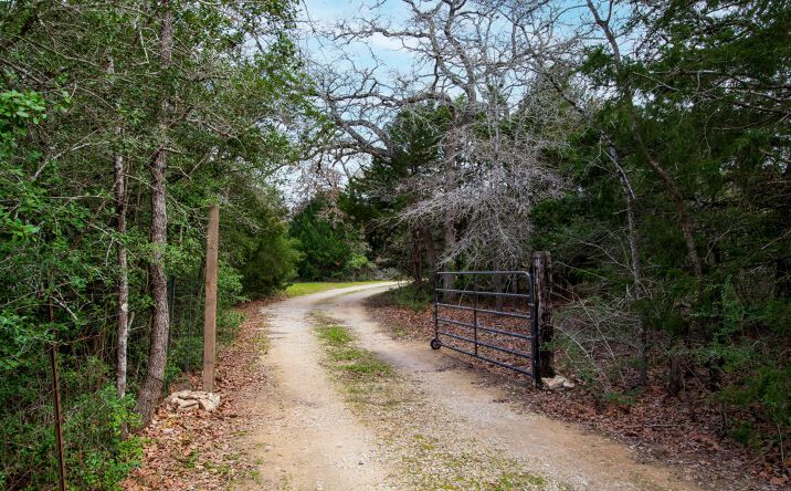 Pictures of Land property located at 5100 Wood Duck Dr, Waelder, TX 78941 for sales - image #1