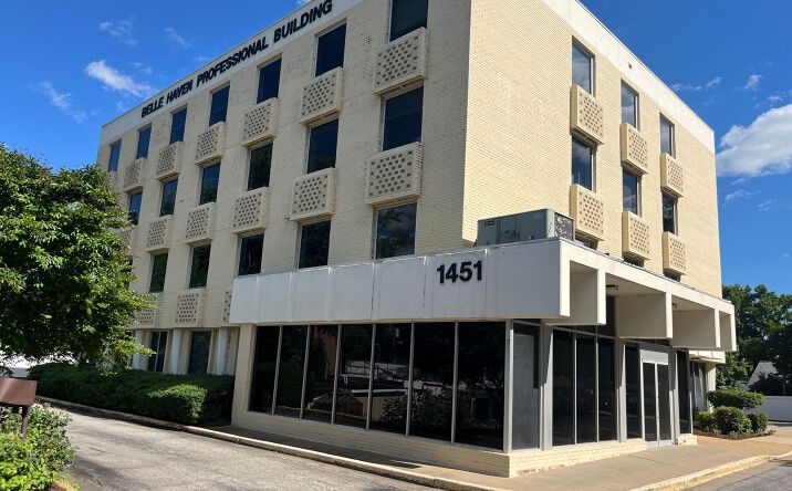 Pictures of Office property located at 1451 Belle Haven Rd, Alexandria, VA 22307 for sales - image #1