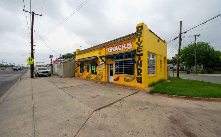 Pictures of Retail property located at 1424 Nogalitos St, San Antonio, TX 78204 for sales - image #1