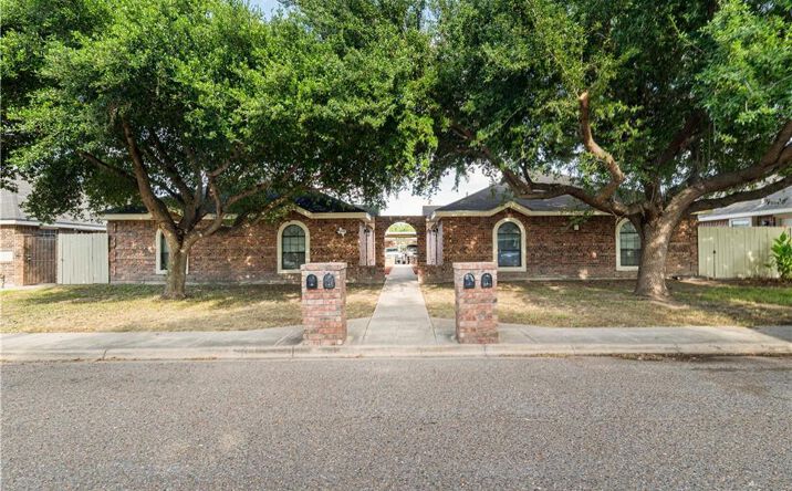 Pictures of Multifamily property located at 2100 Aruba Drive, Edinburg, TX 78541 for sales - image #1