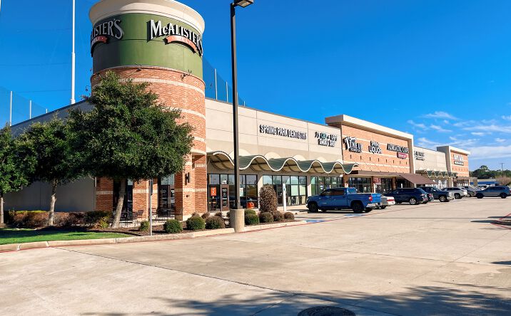 Pictures of Retail property located at 19380 I-45, Spring, TX 77373 for sales - image #1