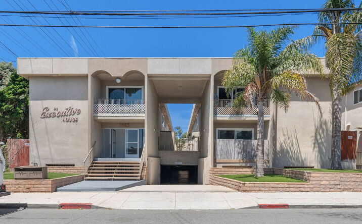 Pictures of Multifamily property located at 1625 E Maple Ave, El Segundo, CA 90245 for comps - image #1