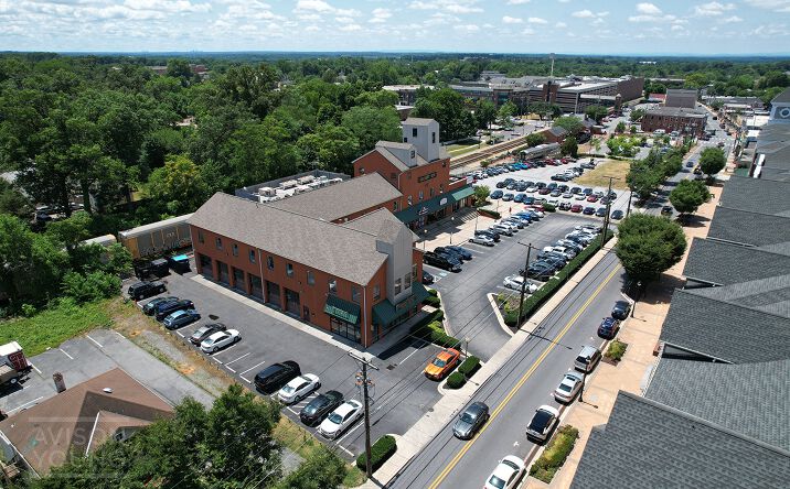 Pictures of Retail property located at 317 E Diamond Ave, Gaithersburg, MD 20877 for sales - image #1