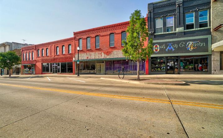 Pictures of Mixed Use, Office, Retail, Special Purpose property located at 211 E Main St, Shawnee, OK 74801 for sales - image #1