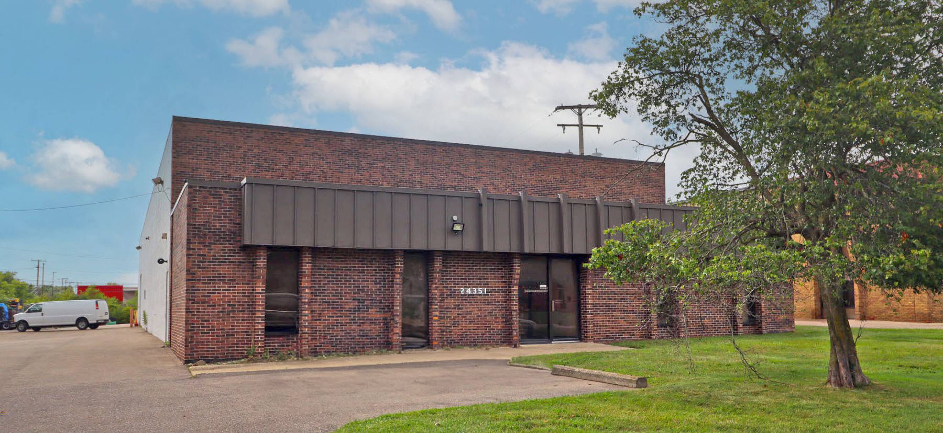 24351 INDOPLEX CIR Farmington Hills MI 483352525 APN 2321351015