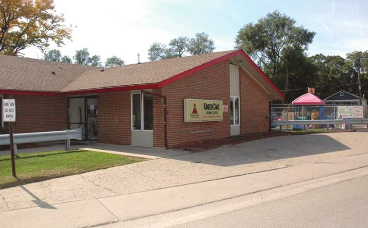 Pictures of Retail property located at 324 E Green St, Bensenville, IL 60106 for sales - image #1