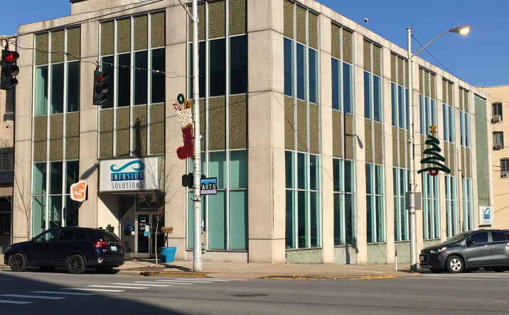 Pictures of Office, Mixed Use property located at 1557 Winchester Ave, Ashland, KY 41101 for sales - image #1
