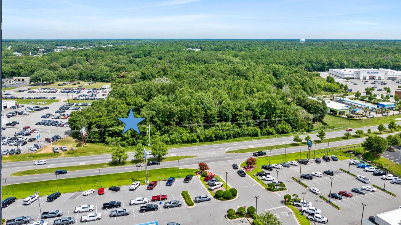 Pictures of Land property located at 7400 Airport Blvd, Mobile, AL 36608 for sales - image #1
