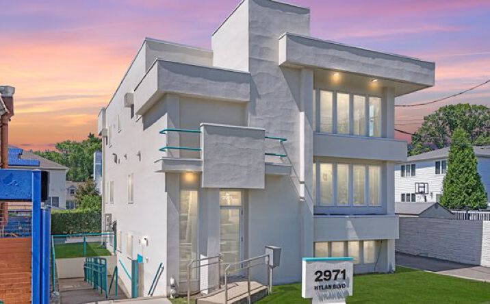 Pictures of Mixed Use, Multifamily, Office property located at 2971 Hylan Blvd, Staten Island, NY 10306 for sales - image #1