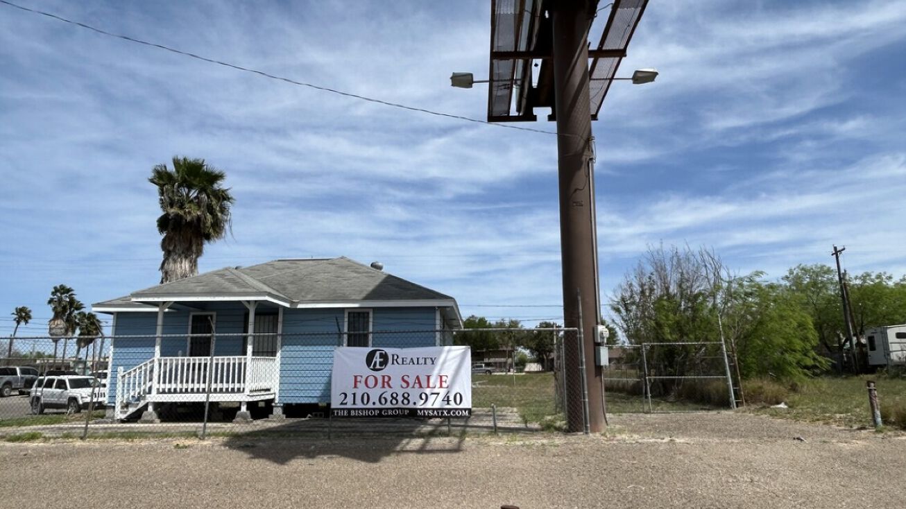 806 US83, Zapata, TX 78076