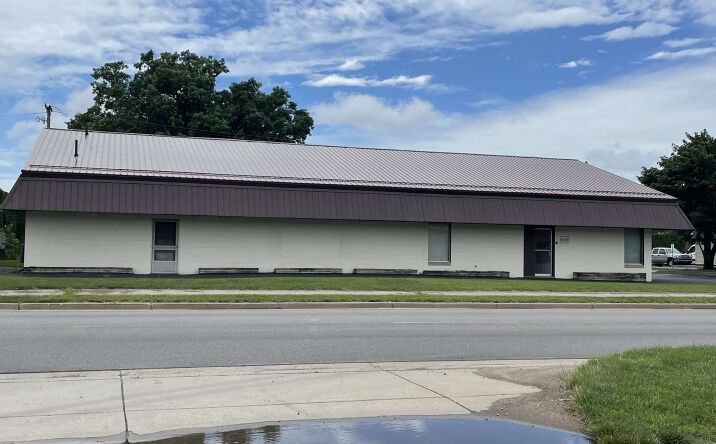 Pictures of Industrial property located at 1727 W Lusher Ave, Elkhart, IN 46517 for sales - image #1