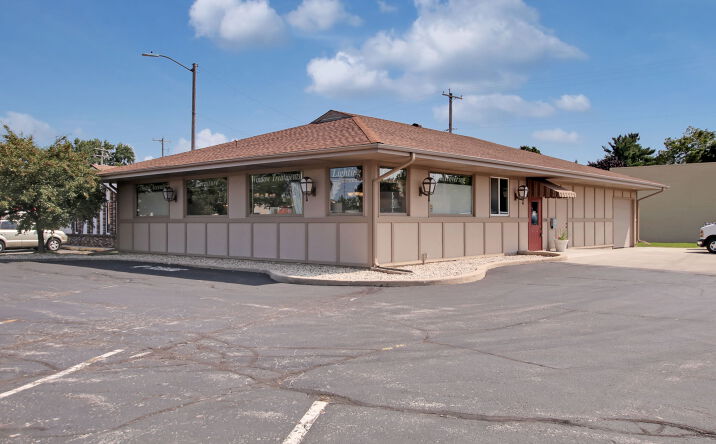 Pictures of Office, Retail property located at 2120 82nd St, Kenosha, WI 53143 for sales - image #1