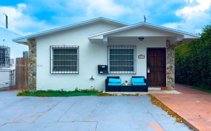 Pictures of Multifamily property located at 3439 SW 26th St, Miami, FL 33133 for sales - image #1