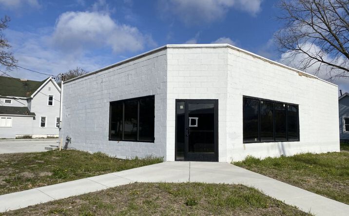 Pictures of Retail property located at 1701 Turner Rd, Lansing, MI 48906 for sales - image #1