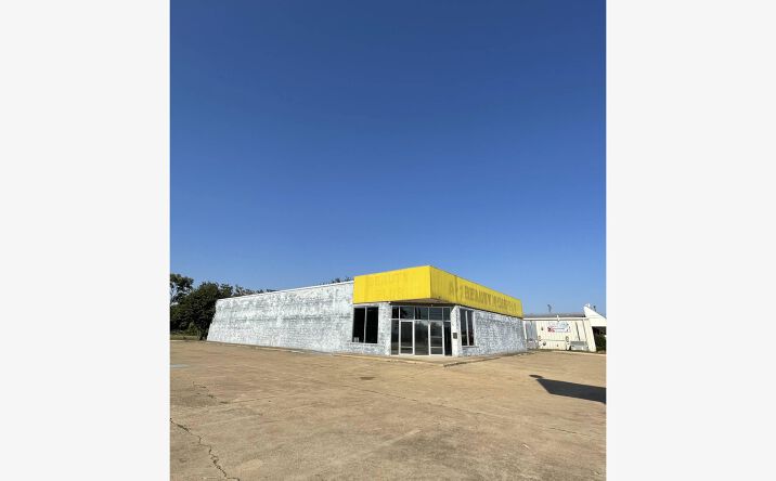 Pictures of Retail property located at 2121 E Texas St, Bossier City, LA 71111 for sales - image #1