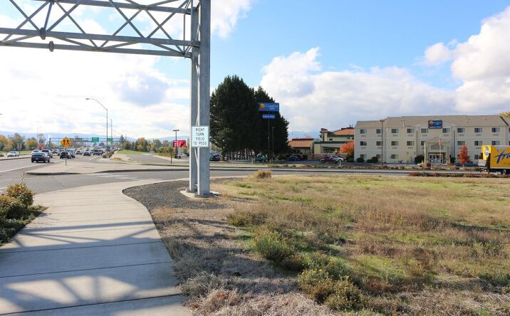 Pictures of Land property located at 2577 Bullock Rd, Medford, OR 97504 for sales - image #1