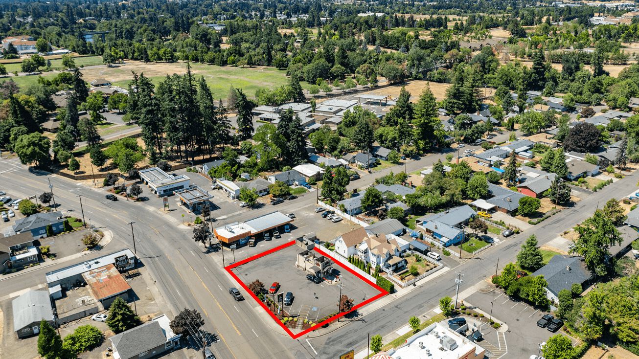 Pictures of Retail property located at 1230 W Harvard Ave, Roseburg, OR 97471 for sales - image #1