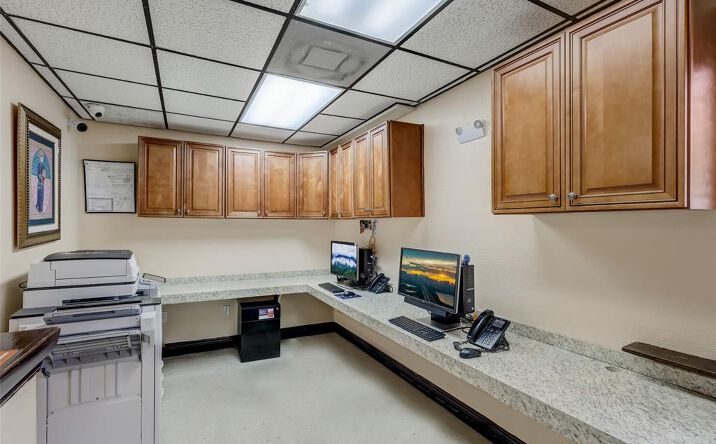 Pictures of Office property located at 400 Executive Center Dr, West Palm Beach, FL 33401 for sales - image #1