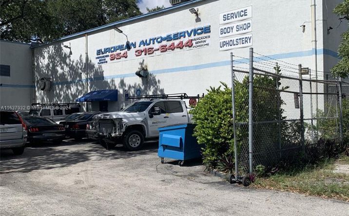 Pictures of Industrial property located at 2180 SW 38th St, Dania Beach, FL 33312 for sales - image #1