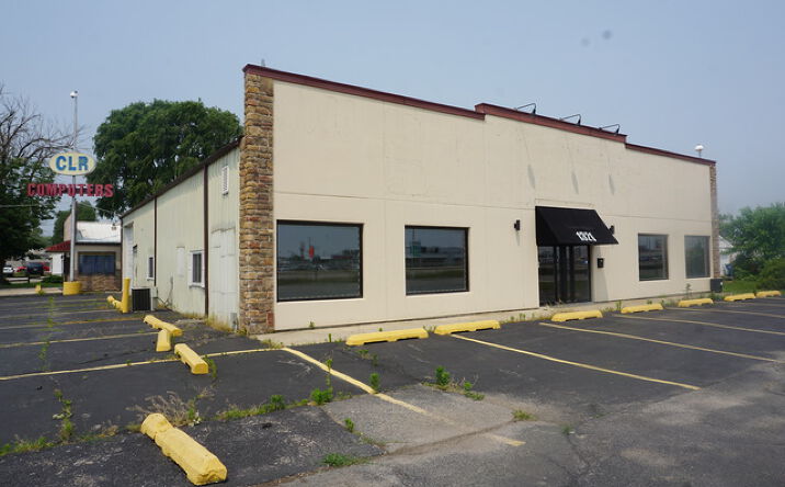 Pictures of Retail property located at 1321 N Arthur Burch Dr, Bourbonnais, IL 60914 for sales - image #1