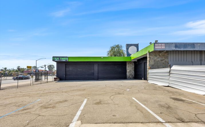 Pictures of Retail, Industrial, Mixed Use property located at 900 Flower St, Bakersfield, CA 93305 for sales - image #1