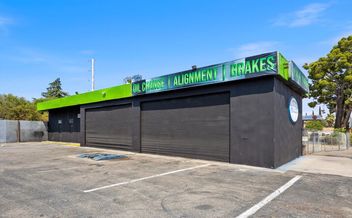 Pictures of Retail, Industrial, Mixed Use property located at 900 Flower St, Bakersfield, CA 93305 for sales - image #1
