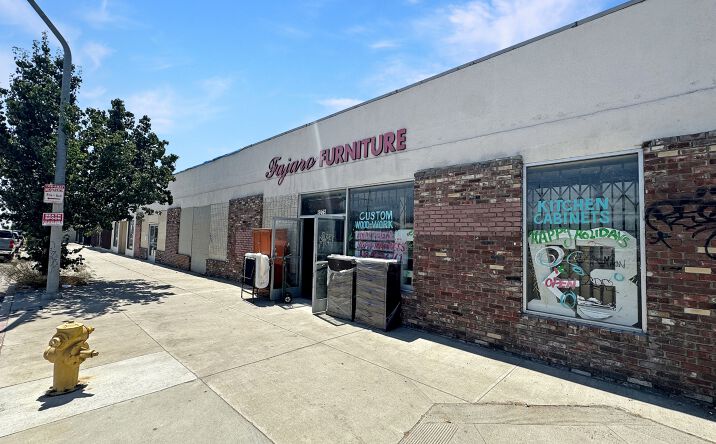 Pictures of Retail property located at 8273 San Fernando Rd., Los Angeles, CA 91352 for sales - image #1