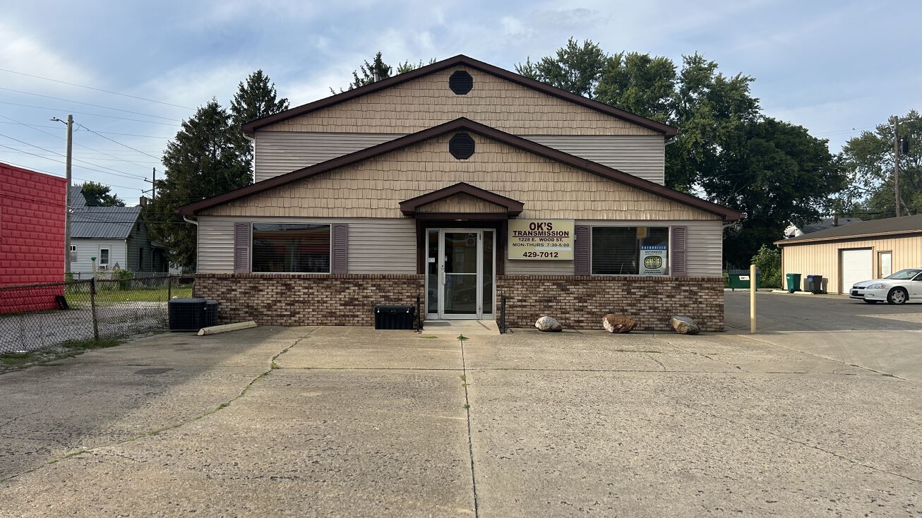 1228 E Wood St, Decatur, IL 62521