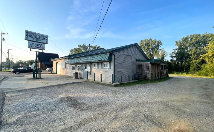 Pictures of Retail property located at 2521 Waynesburg Dr SE, Canton, OH 44707 for sales - image #1