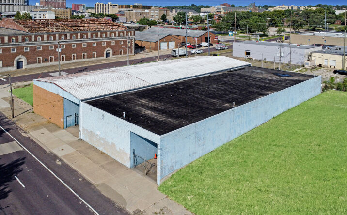 Pictures of Industrial, Land, Retail property located at 609 NE Adams St, Peoria, IL 61603 for sales - image #1