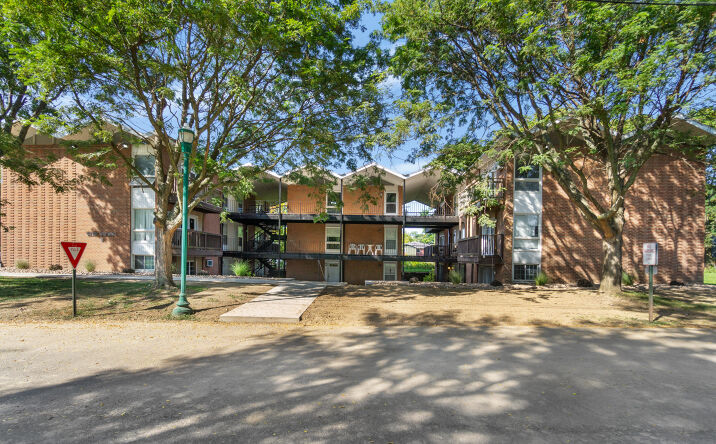 Pictures of Multifamily property located at 101 Waldorf Pkwy, Syracuse, NY 13224 for sales - image #1