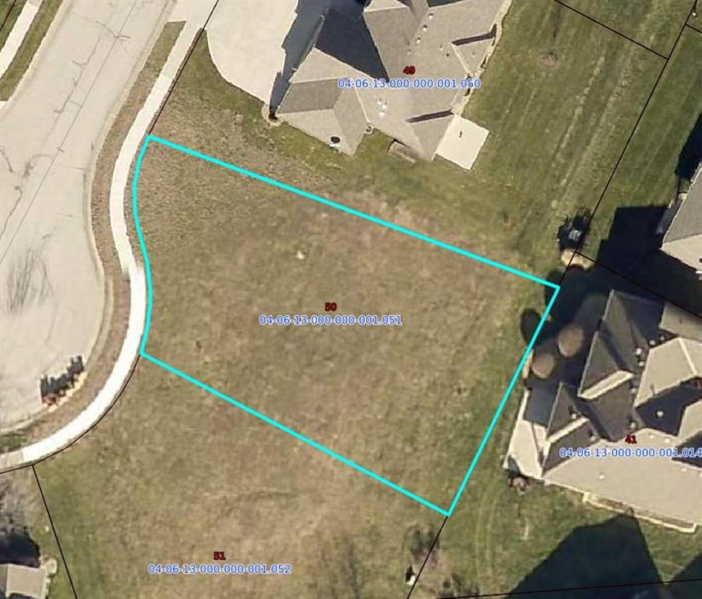 305 Crestview Ct, Raymore, MO 64083