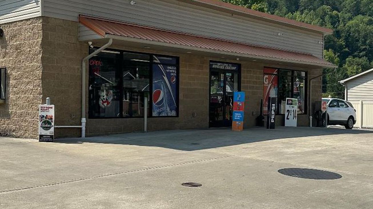 274 E Main St, Inez, KY 41224