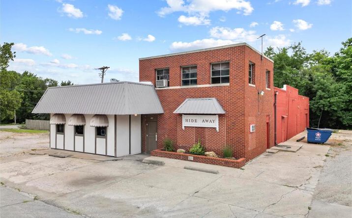 Pictures of Retail property located at 113 S Shotwell St, Richmond, MO 64085 for sales - image #1