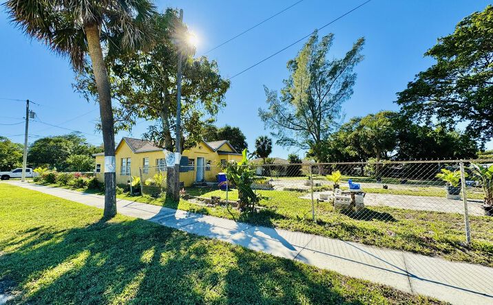 Pictures of Mixed Use property located at 107 SW 2nd Court, Deerfield Beach, FL 33441 for sales - image #1