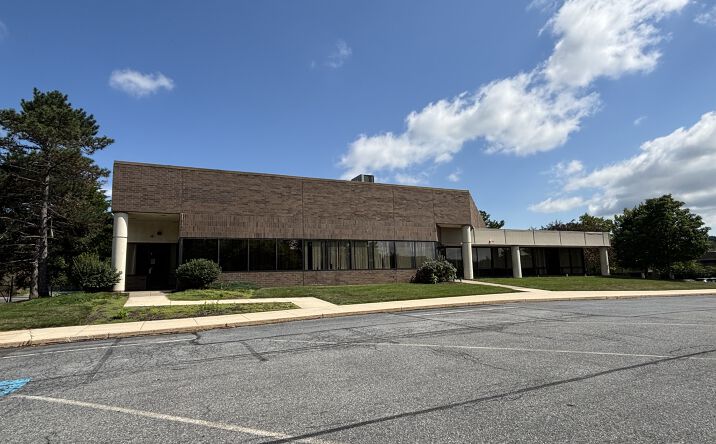 Pictures of Industrial property located at 1560 Valley Center Pkwy, Bethlehem, PA 18017 for sales - image #1