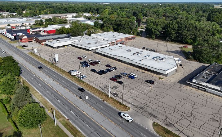 Pictures of Retail property located at 1104 W Bristol St, Elkhart, IN 46514 for sales - image #1