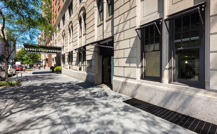 Pictures of Retail property located at 27 W 72nd St, New York, NY 10023 for sales - image #1