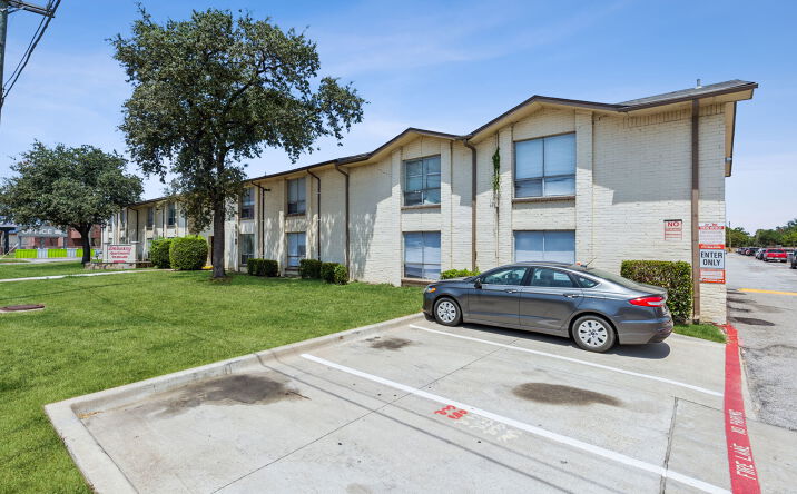 Pictures of Multifamily property located at 1415 W Airport Fwy, Irving, TX 75062 for sales - image #1
